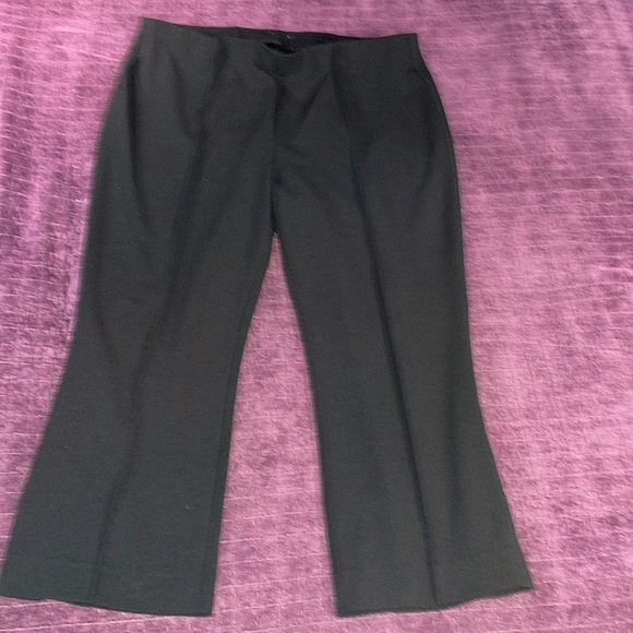 Black ladies wide leg capris no tag lines NWOT see pics for size - Picture 1 of 10